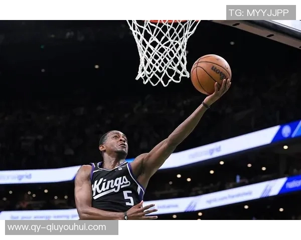 福克斯首节高光表现后下半场低迷仅得6分全场贡献25分助球队拼搏