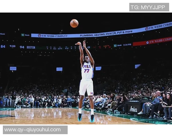 埃奇库姆费城主场首秀表现惊艳球迷热烈掌声致敬