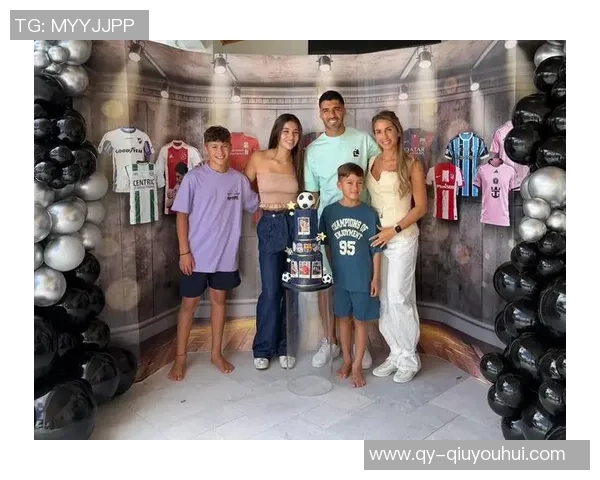 苏亚雷斯社交媒体分享全家福庆祝妻子生日表达骄傲与爱意