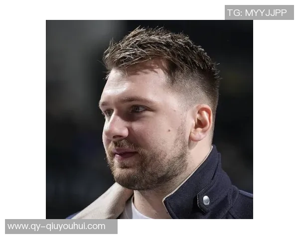 东契奇体重反弹双下巴现身腰腹部游泳圈引发关注